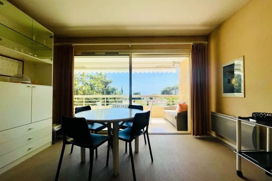 T2 Terrace és úszómedence Cannesban
