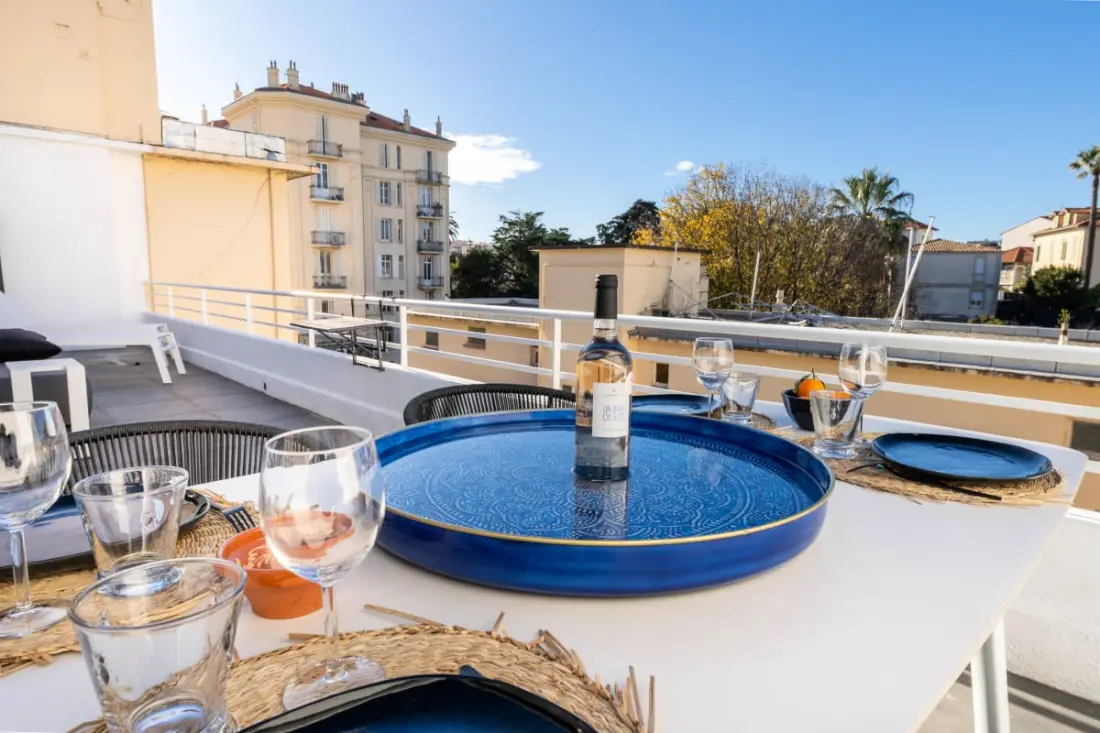 06az - Apartman terasszal 10 percre a palotától