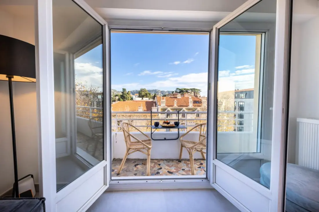 06az - Apartman terasszal 10 percre a palotától