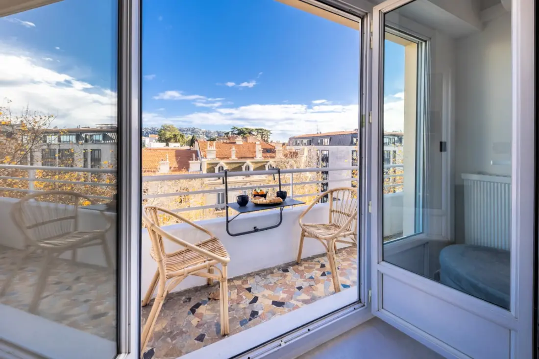 06az - Apartman terasszal 10 percre a palotától