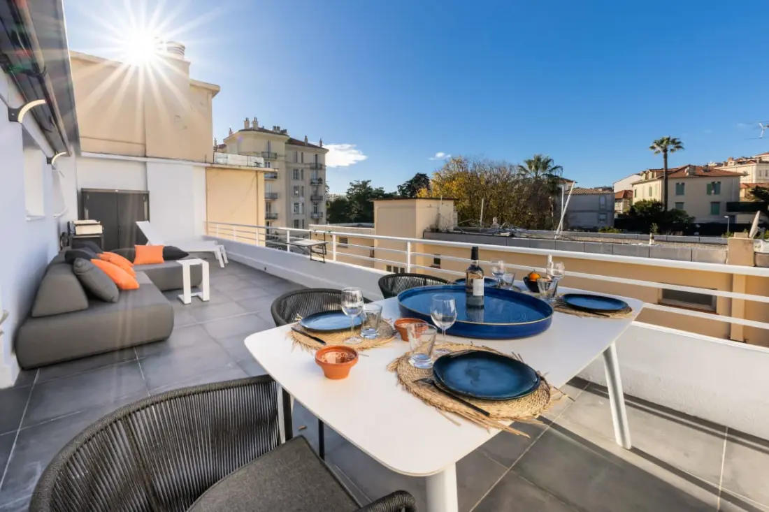 06az - Apartman terasszal 10 percre a palotától