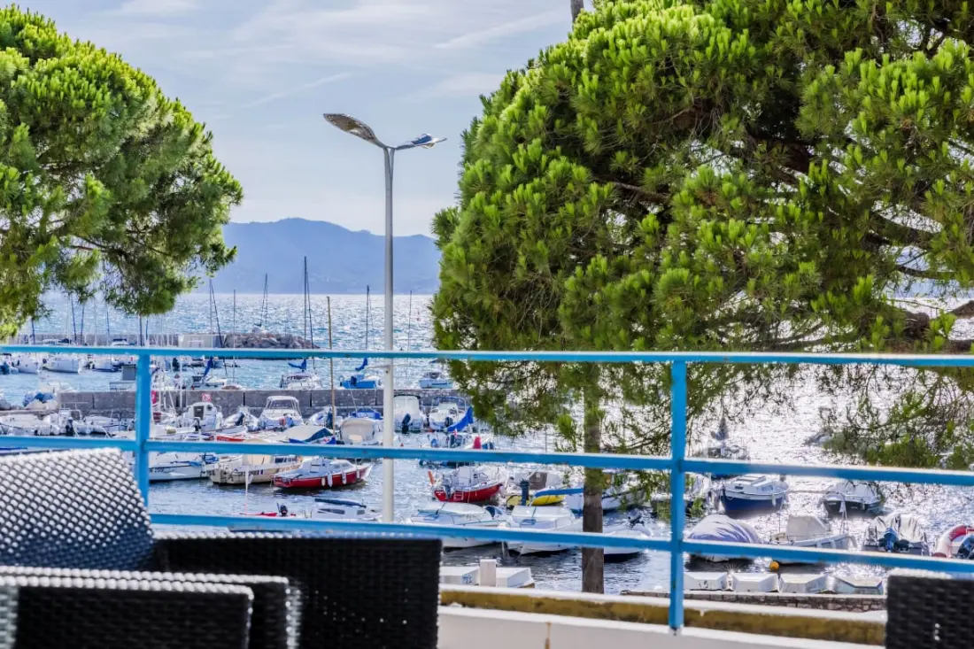 Rezidencia 90m2 Sur La Croisette terasszal és tengeri kilátással