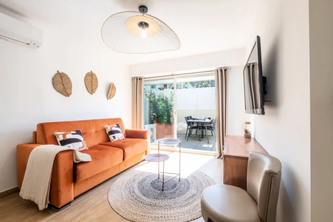 Rezidencia apartman úszó medence lakóhellyel