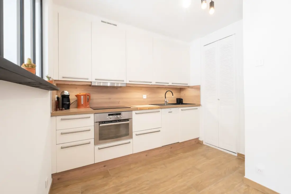 Rezidencia apartman úszó medence lakóhellyel