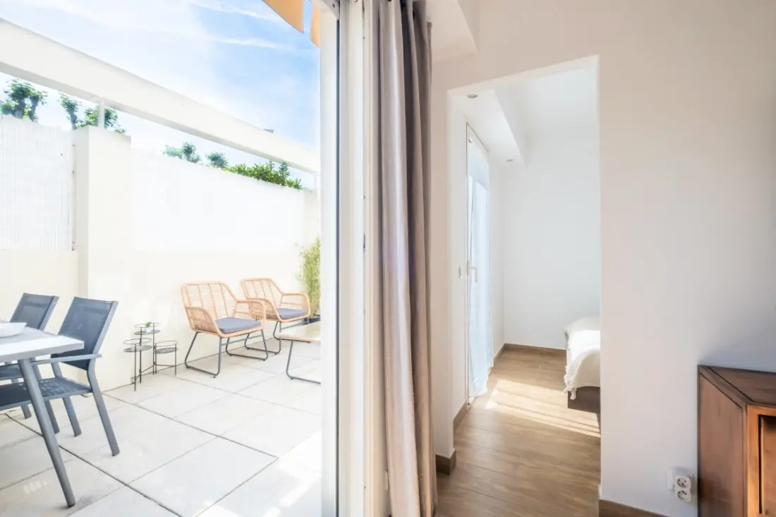 Rezidencia apartman úszó medence lakóhellyel