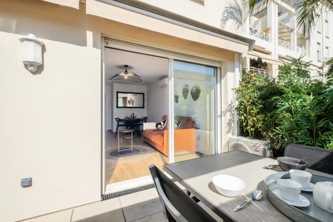 Rezidencia apartman úszó medence lakóhellyel