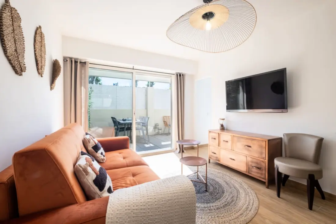 Rezidencia apartman úszó medence lakóhellyel
