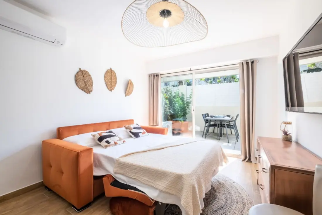 Rezidencia apartman úszó medence lakóhellyel