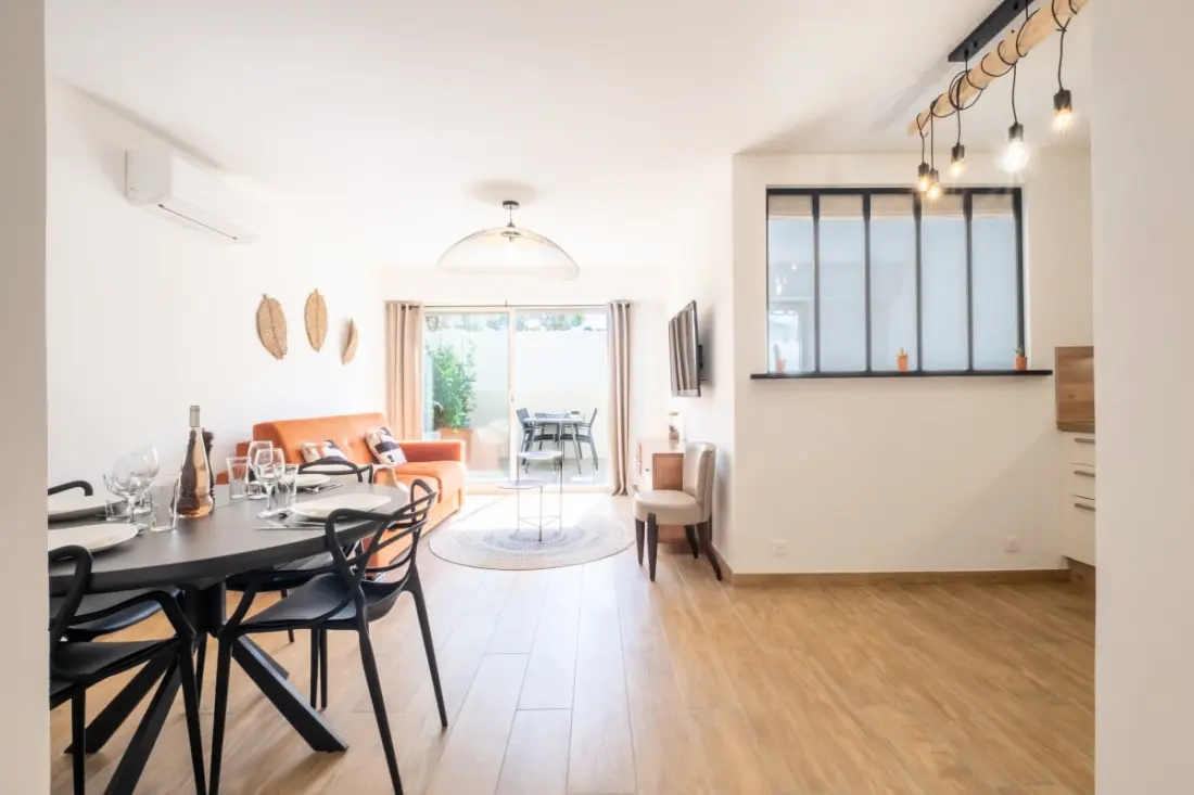 Rezidencia apartman úszó medence lakóhellyel
