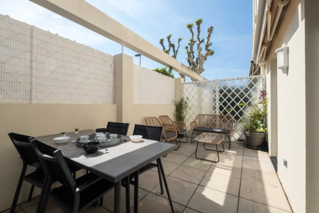 Rezidencia apartman úszó medence lakóhellyel