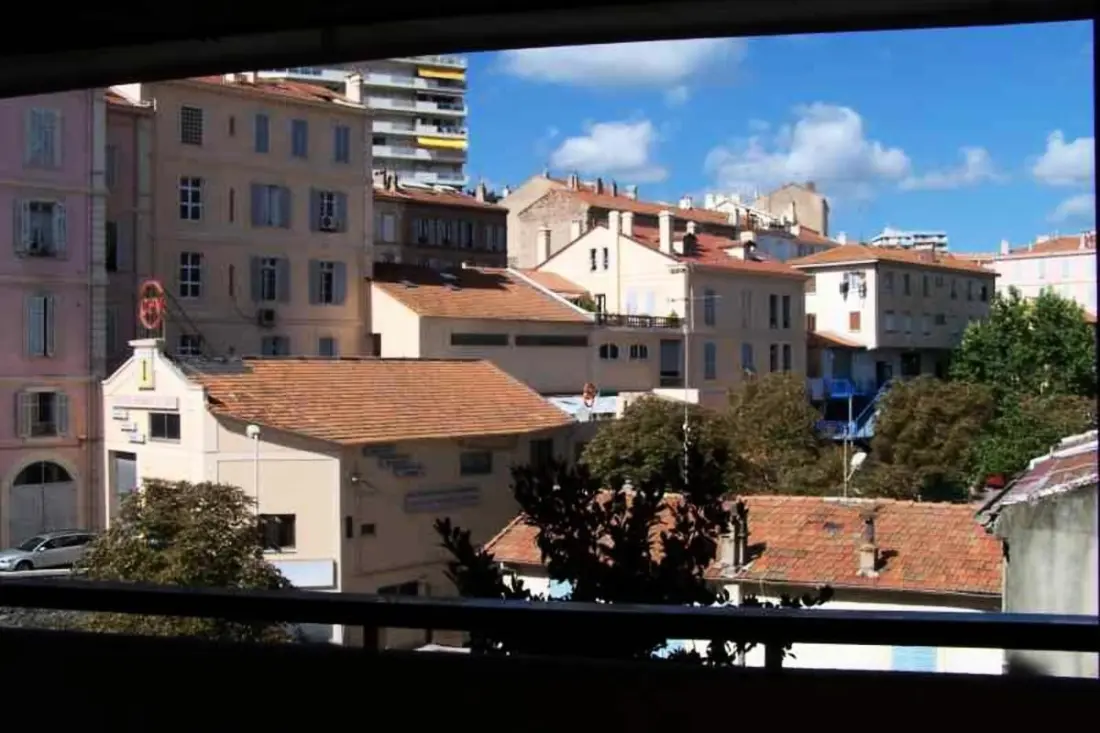 Kényelmes apartman erkéllyel, Cannes városközpontjában