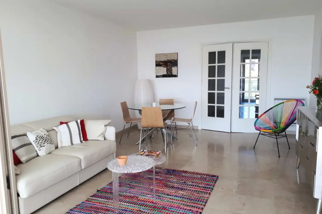 Gyönyörű légkondicionált apartman úszómedencével Sea View