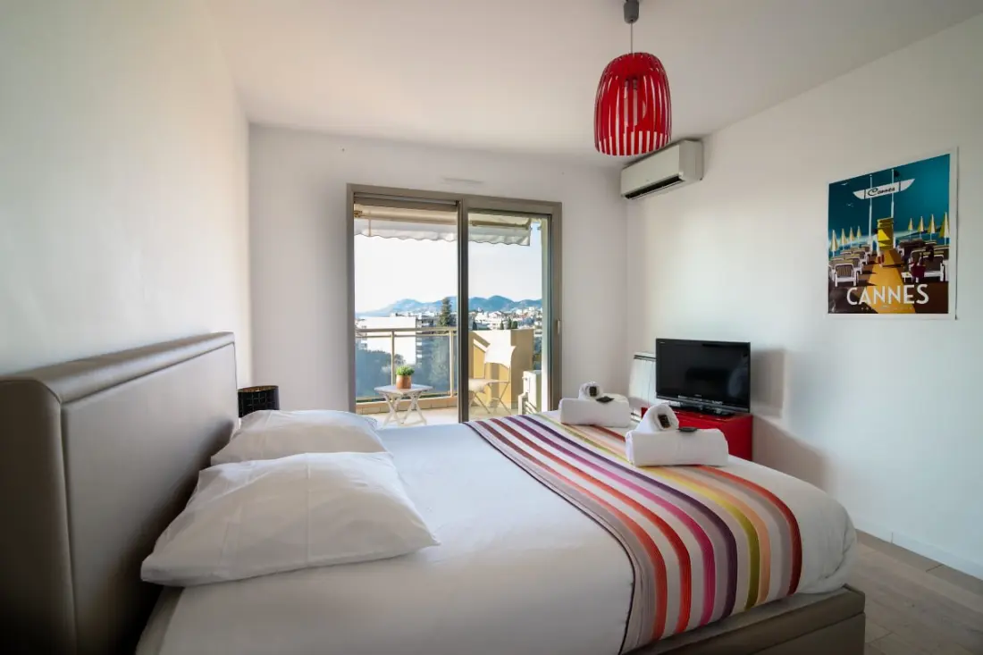 Gyönyörű légkondicionált apartman úszómedencével Sea View