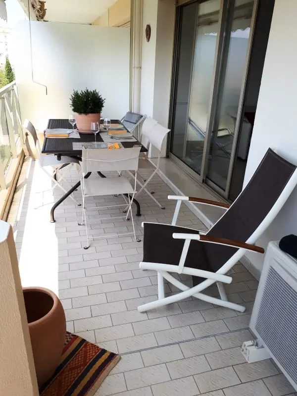 Gyönyörű légkondicionált apartman úszómedencével Sea View