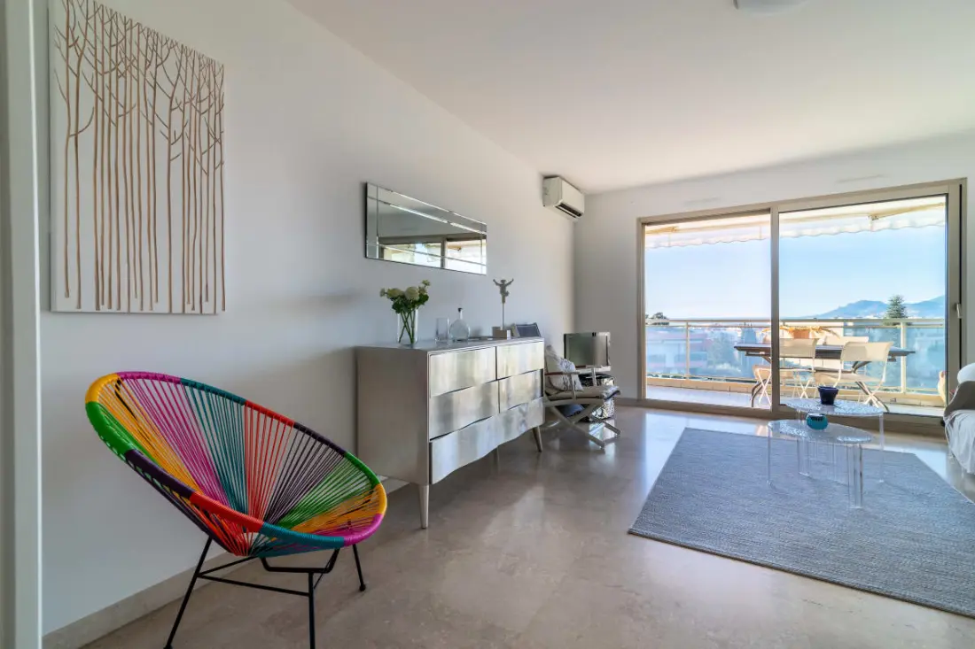 Gyönyörű légkondicionált apartman úszómedencével Sea View