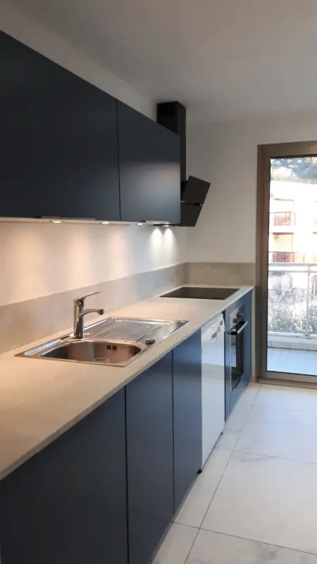Gyönyörű légkondicionált apartman úszómedencével Sea View