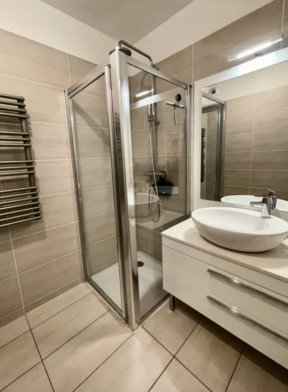 Residence Oxford Gyönyörű 2 szoba egy új épületben a medencével parkolóval