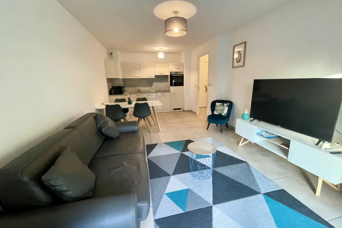 Residence Oxford Gyönyörű 2 szoba egy új épületben a medencével parkolóval