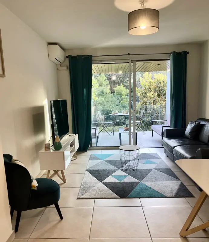Residence Oxford Gyönyörű 2 szoba egy új épületben a medencével parkolóval