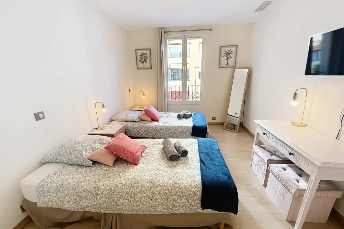 Cannes közelében - 3 db Mezzanine Balconies Charm Abszolút Olam tulajdonságok