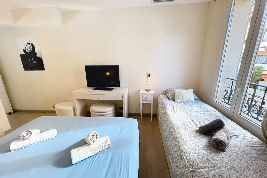 Cannes közelében - 3 db Mezzanine Balconies Charm Abszolút Olam tulajdonságok