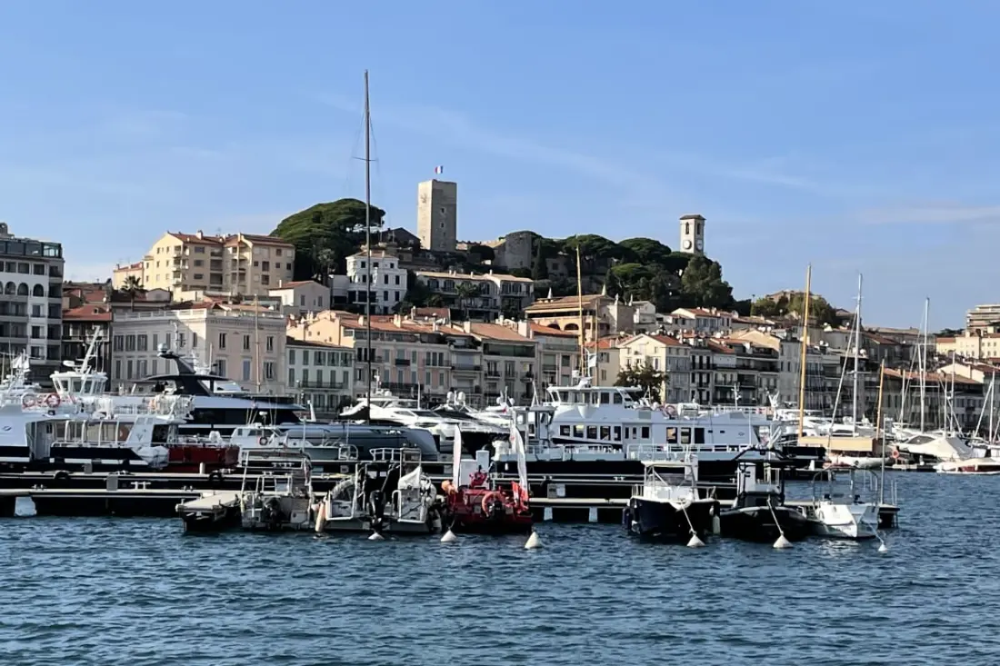 Cannes közelében - 3 db Mezzanine Balconies Charm Abszolút Olam tulajdonságok