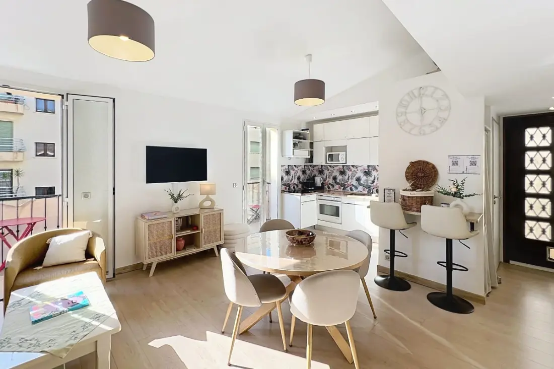 Cannes közelében - 3 db Mezzanine Balconies Charm Abszolút Olam tulajdonságok