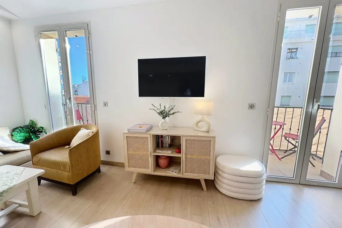 Cannes közelében - 3 db Mezzanine Balconies Charm Abszolút Olam tulajdonságok