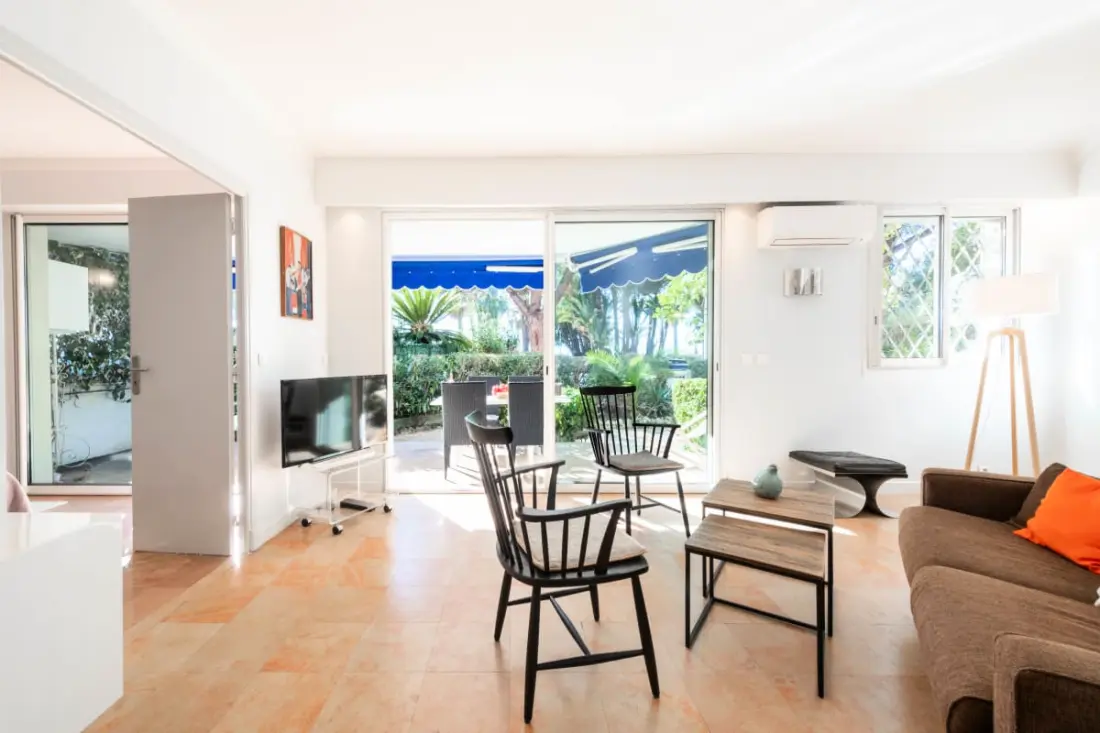 Résidence Rez-de-jardin Croisette szembesül La Plage, Garage