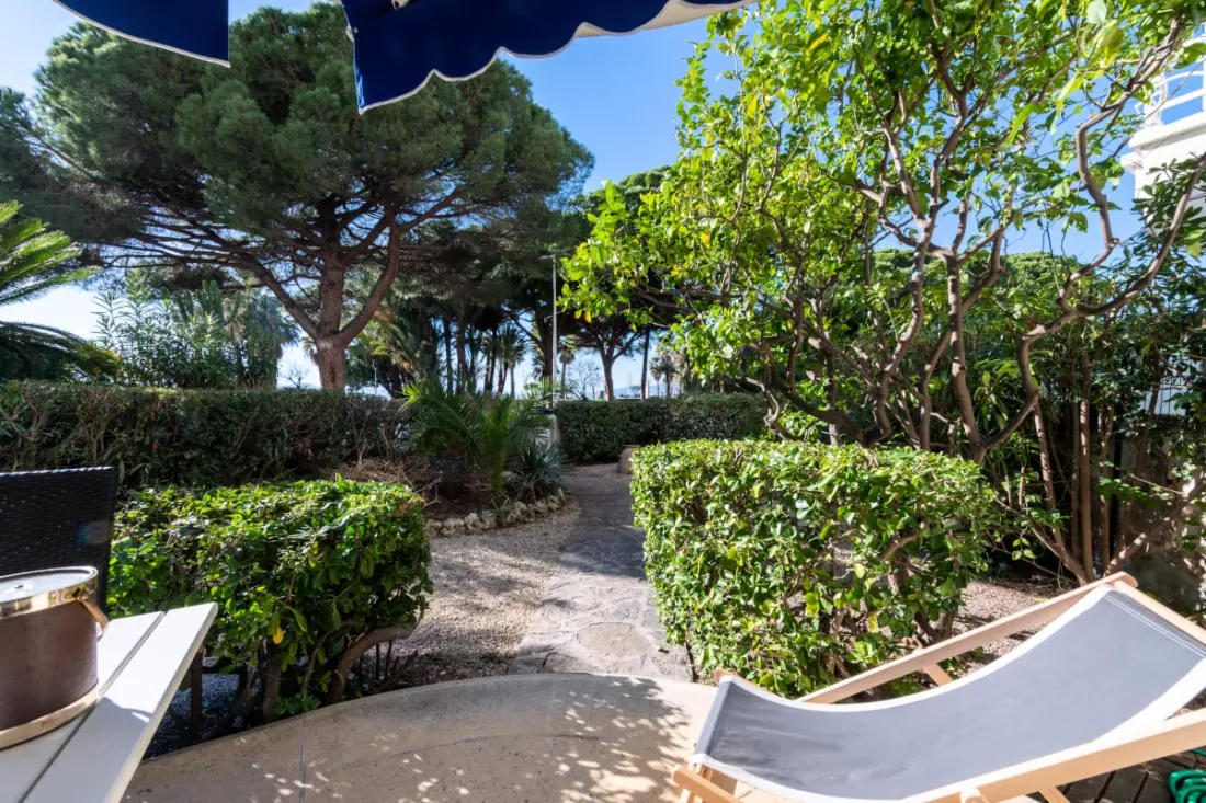 Résidence Rez-de-jardin Croisette szembesül La Plage, Garage