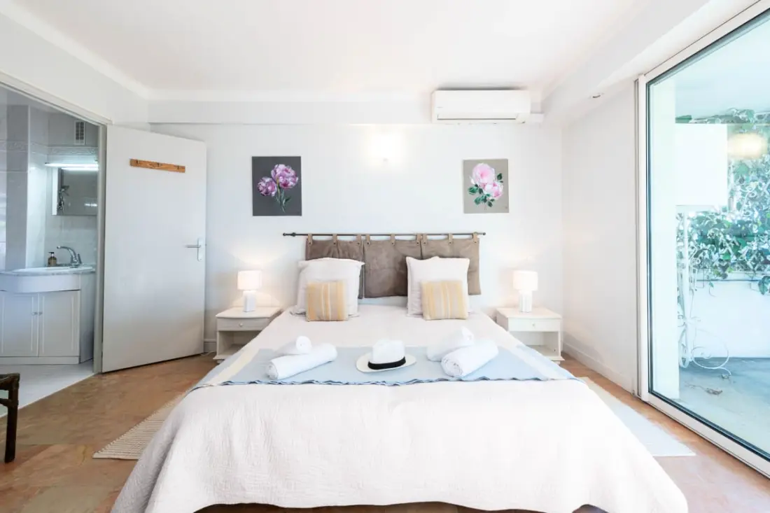 Résidence Rez-de-jardin Croisette szembesül La Plage, Garage