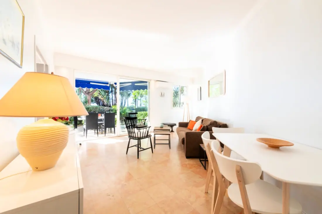 Résidence Rez-de-jardin Croisette szembesül La Plage, Garage