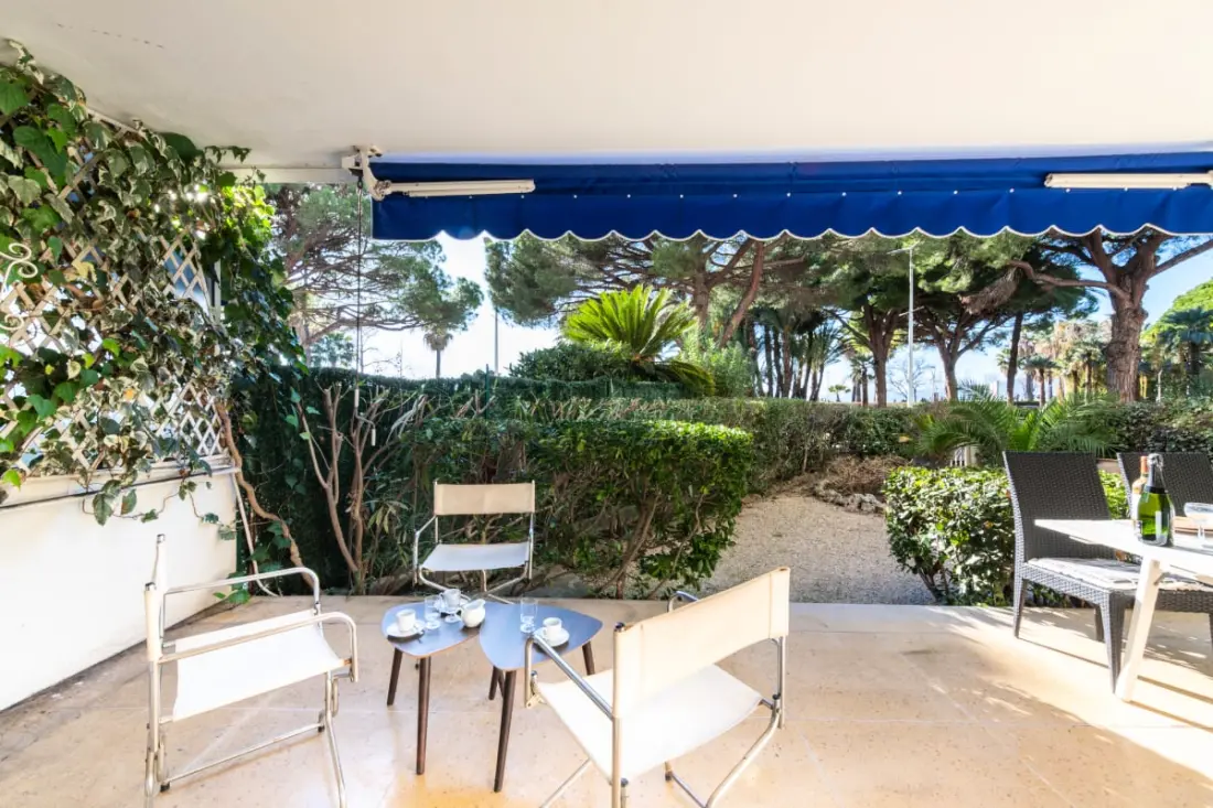 Résidence Rez-de-jardin Croisette szembesül La Plage, Garage