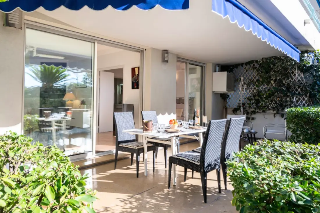 Résidence Rez-de-jardin Croisette szembesül La Plage, Garage