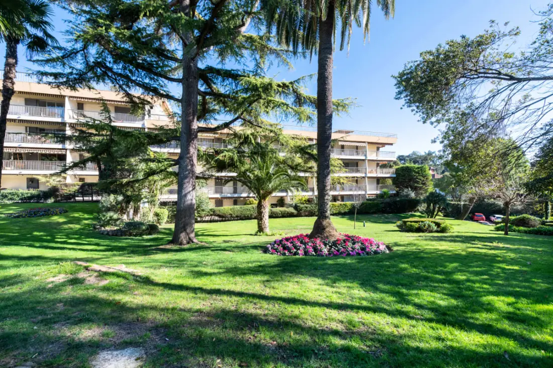 Tágas lakóhely 3p Residence úszási medencével