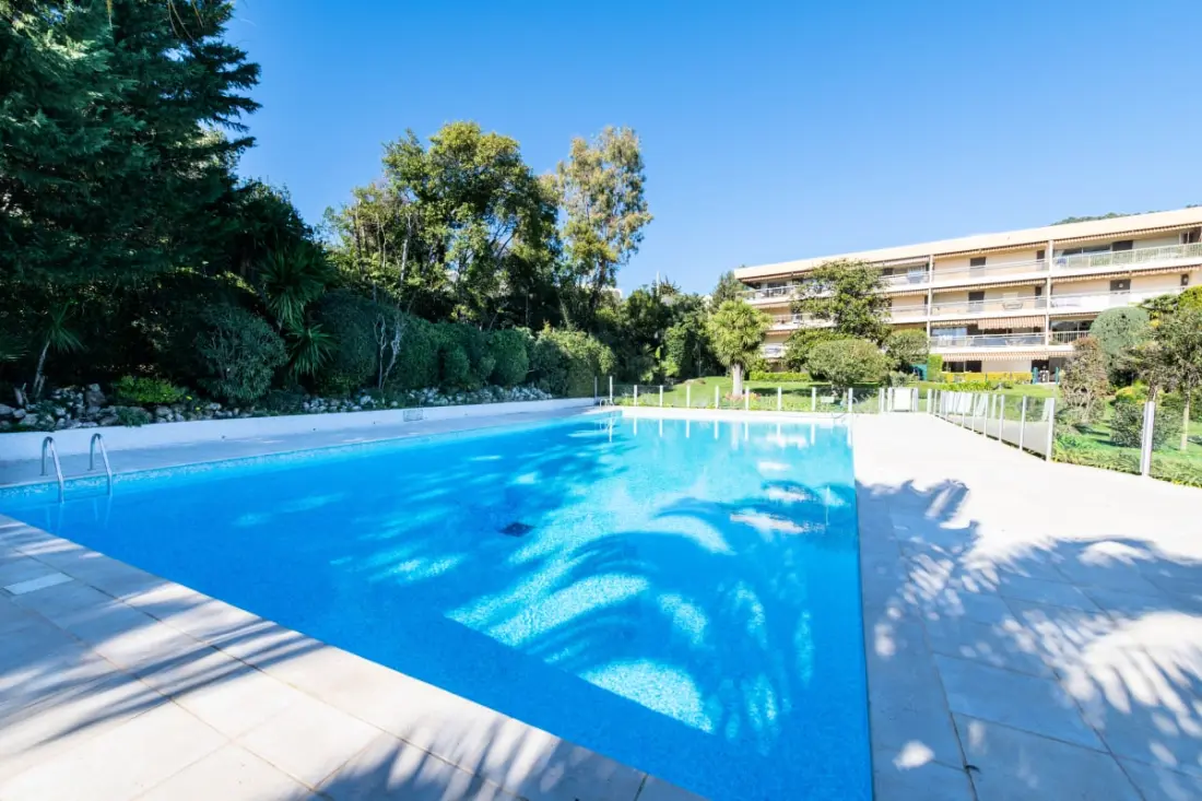 Tágas lakóhely 3p Residence úszási medencével