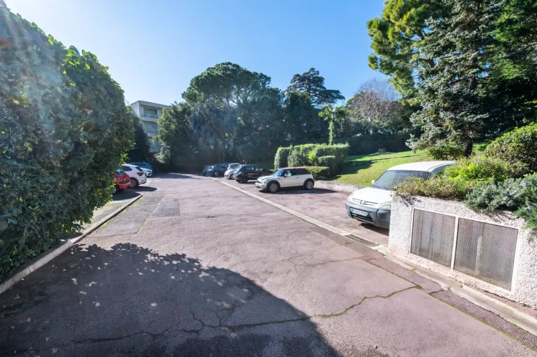 Tágas lakóhely 3p Residence úszási medencével