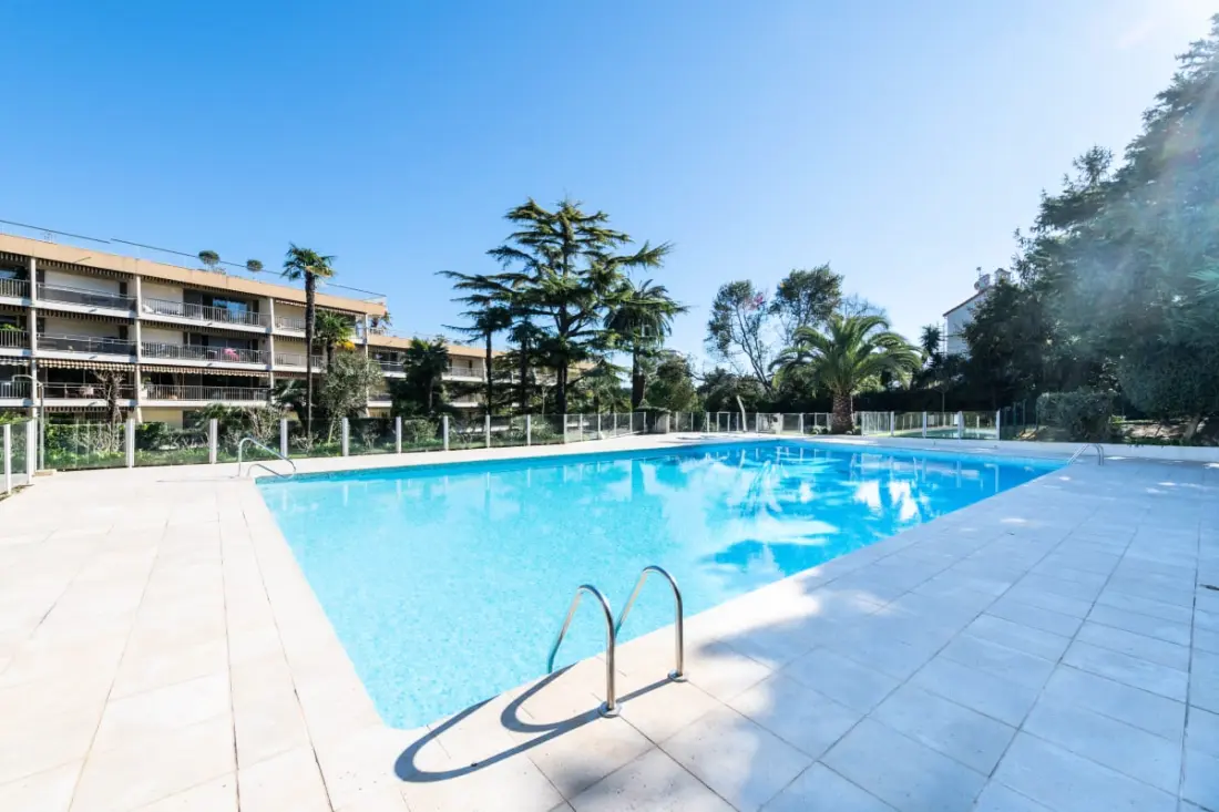 Tágas lakóhely 3p Residence úszási medencével