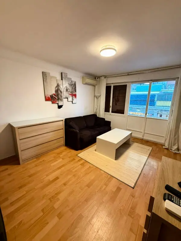 Résidence Studio Climatized En Plein Centre Ville De Cannes à 2 Pas De Rue D'antibes