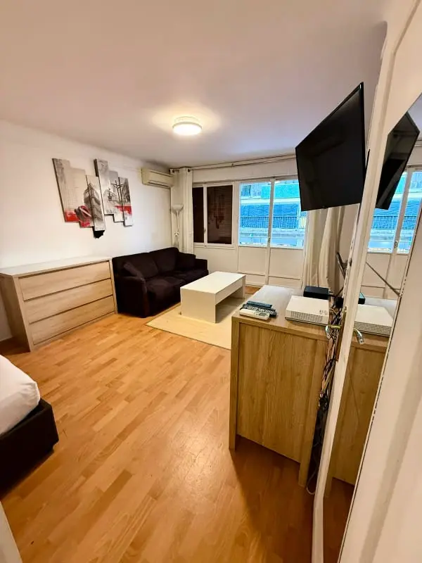 Résidence Studio Climatized En Plein Centre Ville De Cannes à 2 Pas De Rue D'antibes