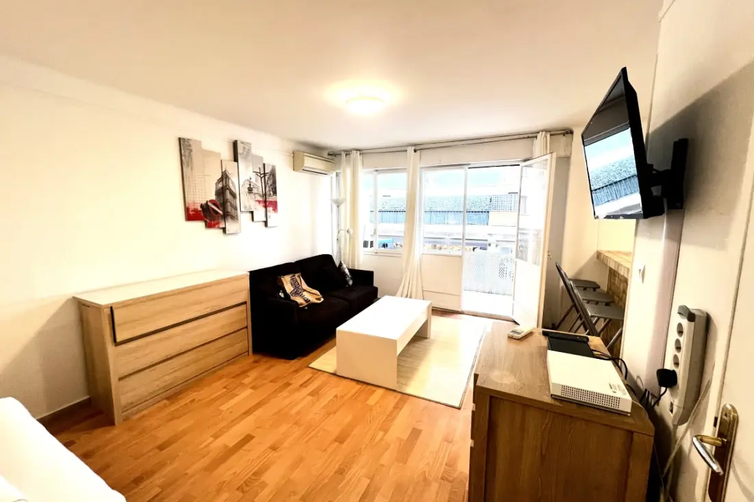 Résidence Studio Climatized En Plein Centre Ville De Cannes à 2 Pas De Rue D'antibes