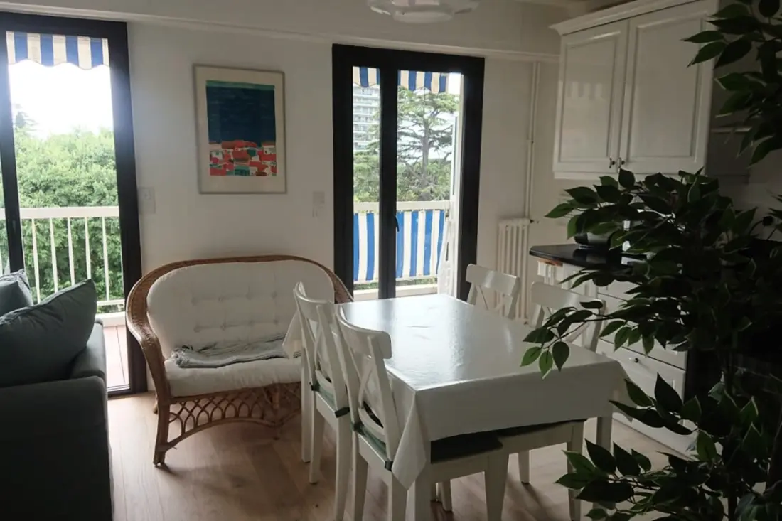 Superb 70 M2 Balcony, 8 Mn De La Plage!