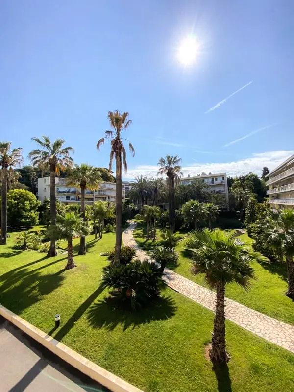 Superb App a Cannes-ban csodálatos Nézd meg!