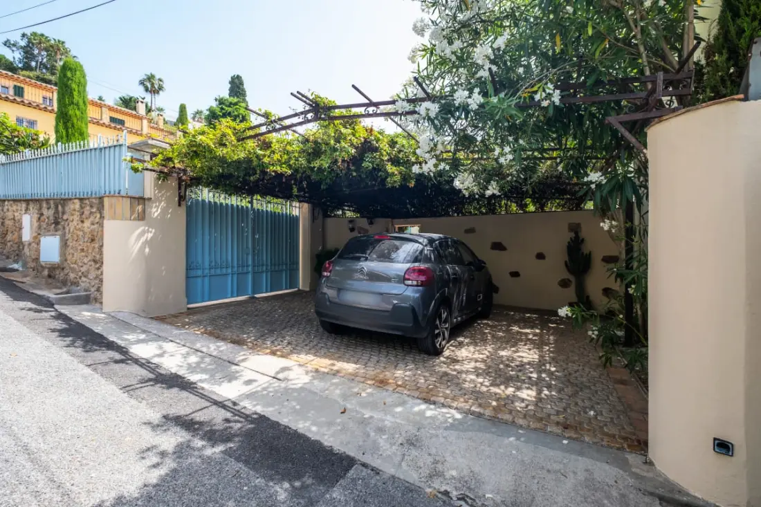 Residence Superb Villa with Pool & Szauna