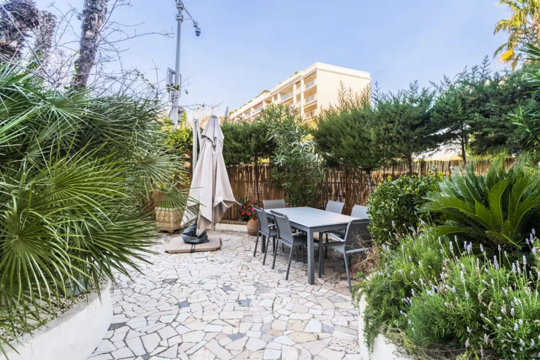 Tágas 80 M2 hatalmas terasztal Cannesban