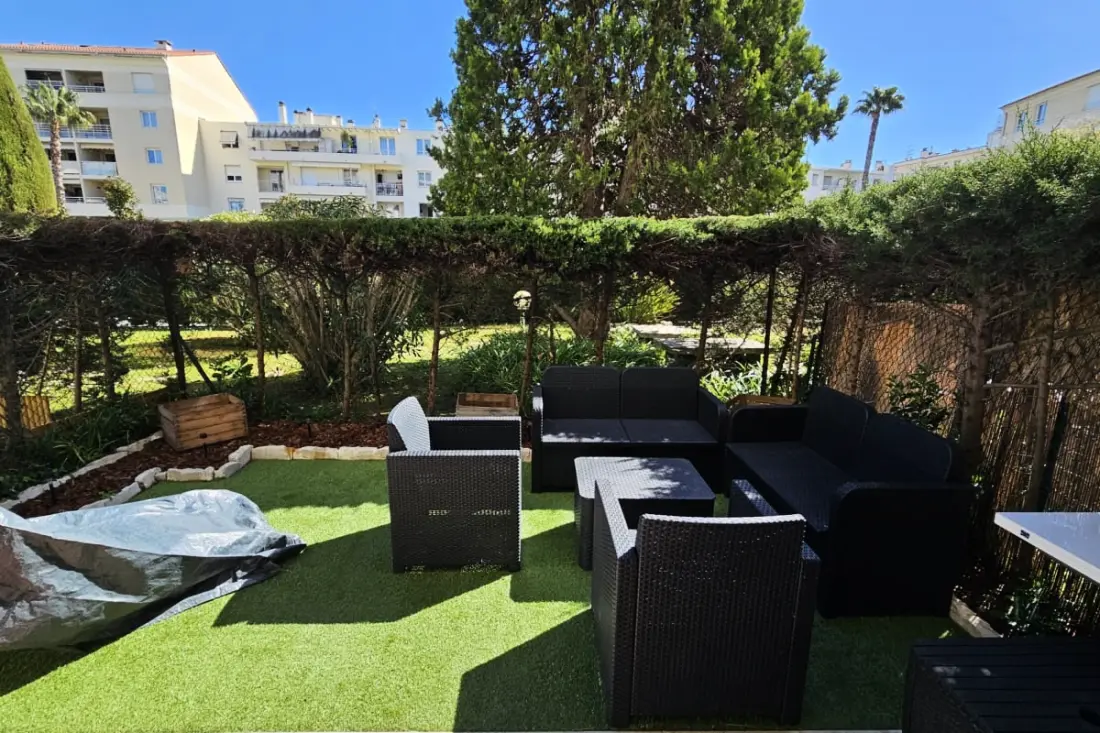 Bright Studio a Terrace-val Cannes-ban