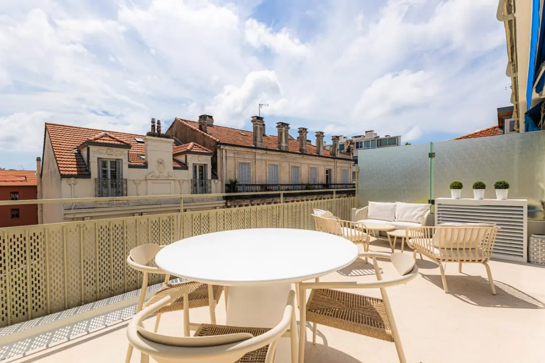 Kiváló, teljesen felújított 2 hálószobás apartman Cannes központjában