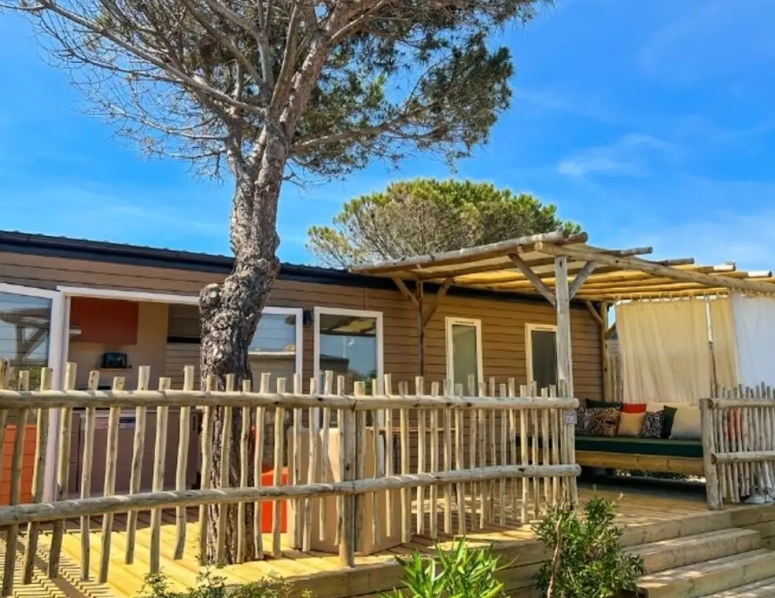 Camping de la Clape Village 5 Sterren★★★★★