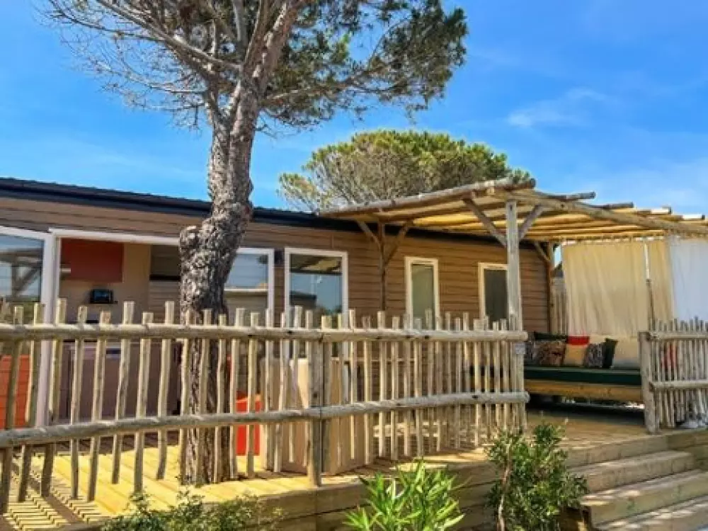 Camping de la Clape Village 5 Sterren★★★★★