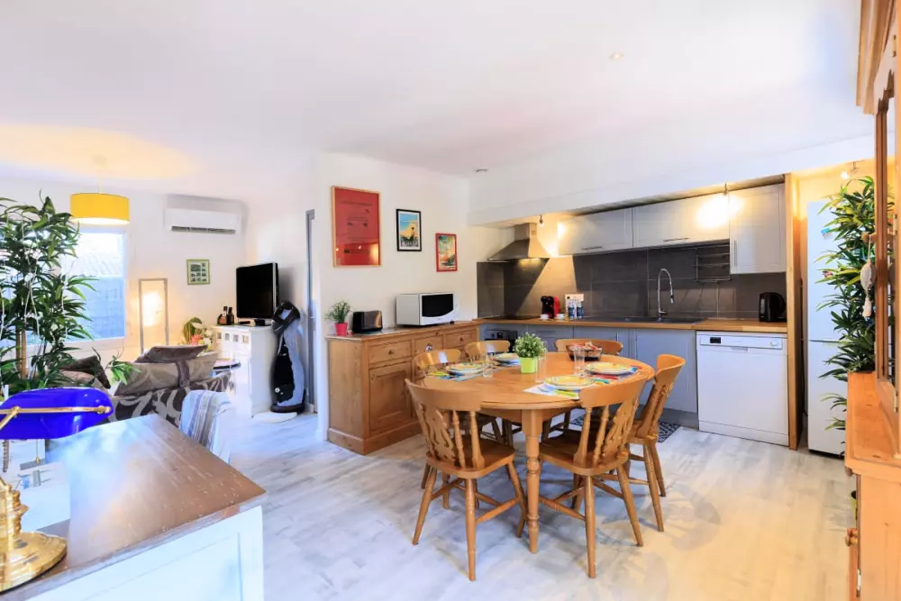 Oceanic Bonheurs House -